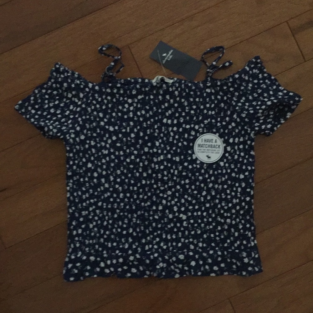 NWT BRAND NEW off the shoulder top